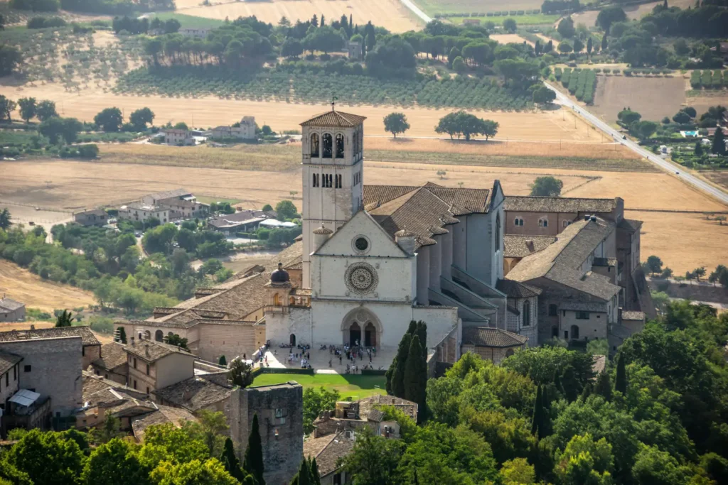 Assisi-achim-ruhnau-6Cv2_Y6E_5o-unsplash.webp