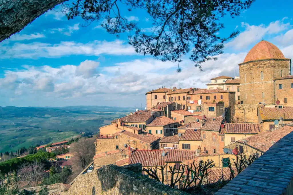 Volterra-italy-pexels-maria-doina-mareggini-898057922-27048115.webp
October 9, 2024